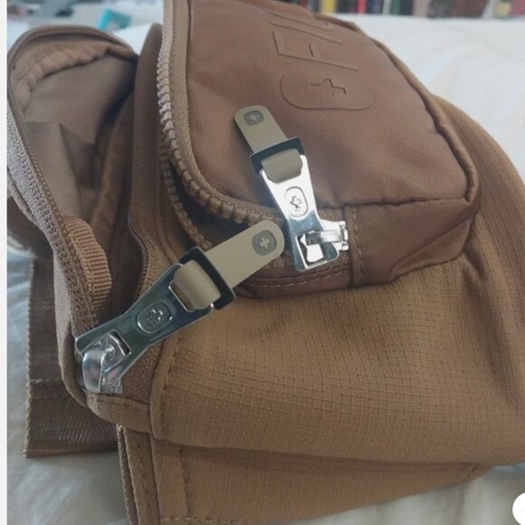 Figs Indestructible Fanny Pack NWT Belt Bag Unisex Medical Accessory Tan Wearfig - Picture 6 of 8